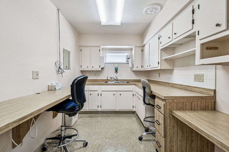 More Photos Of 321 S Lincoln Ave, Clearwater Medical For Sale