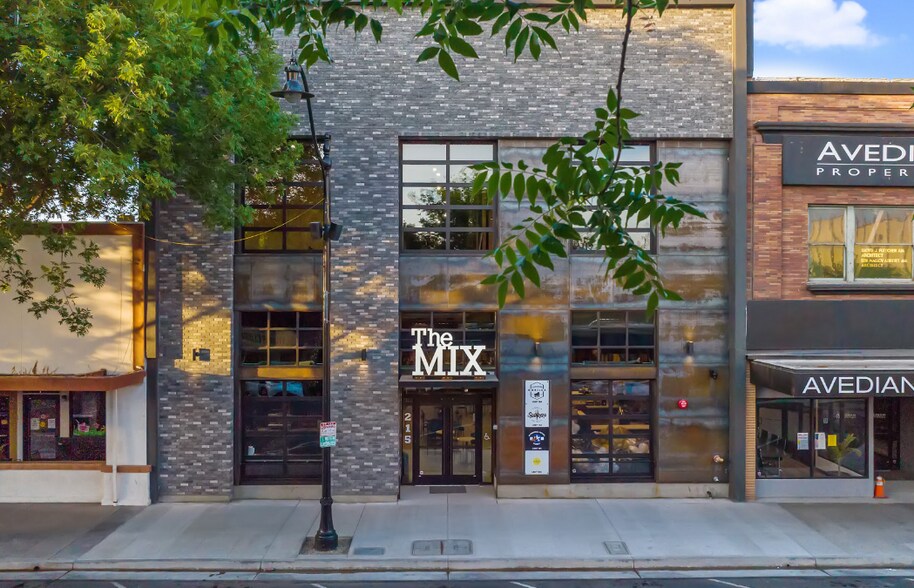 Primary Photo Of 215 W Main St, Visalia Restaurant For Lease