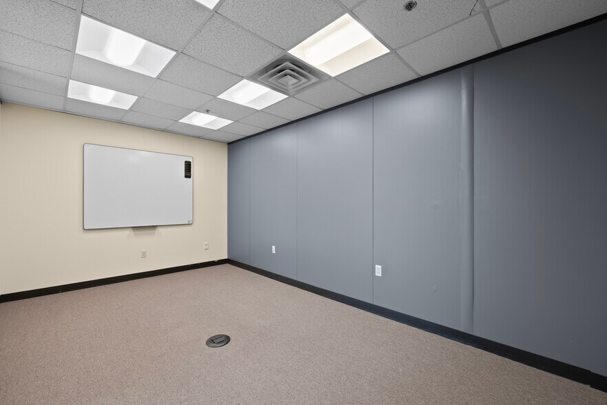 More Photos Of 1 Olde North Rd, Chelmsford Office For Lease