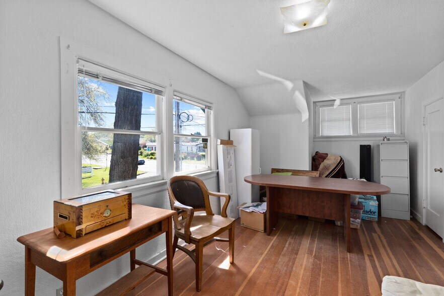 More Photos Of 16521 SE Powell St, Portland Loft Creative Space For Sale