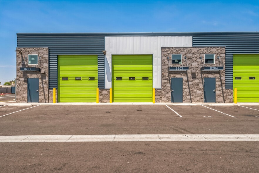 Primary Photo Of 7915 Glen Harbor Blvd, Glendale Showroom For Lease