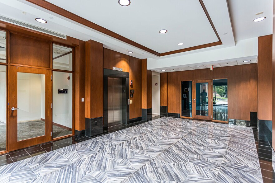 More Photos Of 9780 Ormsby Station Rd, Louisville Office For Lease