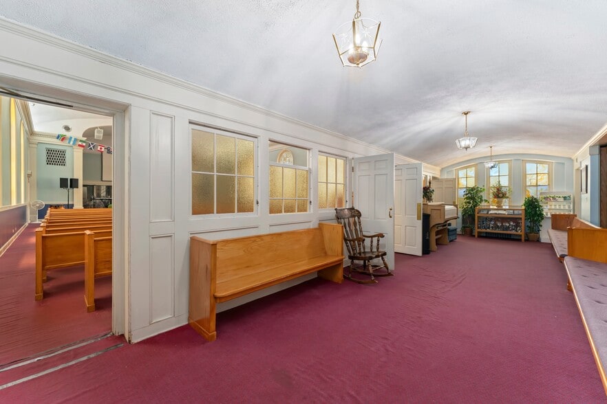 More Photos Of 999 S Colorado Blvd, Denver Religious Facility For Lease