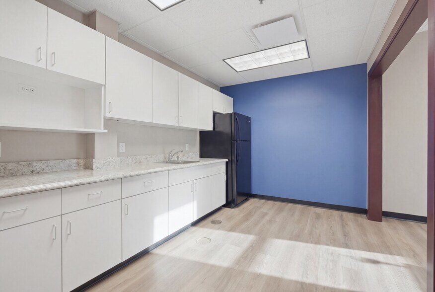 More Photos Of 6475 Washington St, Gurnee Medical For Sale