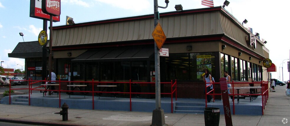 More Photos Of 8973 Bay Pkwy, Brooklyn Unknown For Lease