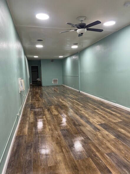 More Photos Of 415 Center St, Taft Storefront For Sale