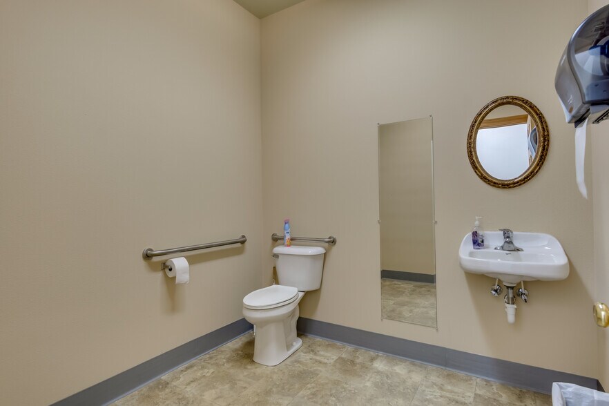 More Photos Of 2734-2751 London Rd, Eau Claire Storefront Retail Office For Sale