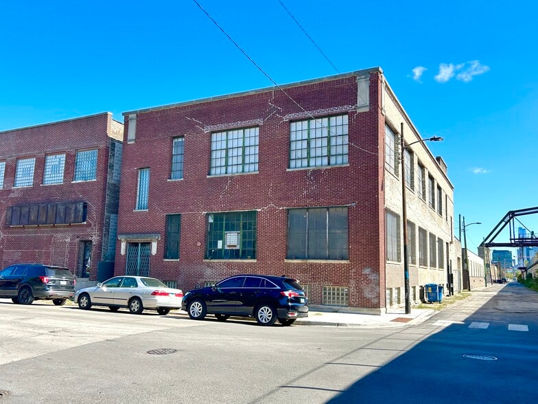 More Photos Of 401 N Wood St, Chicago Flex For Lease