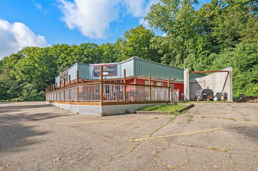 More Photos Of 15212 N Red Bud Trl, Buchanan General Retail For Sale