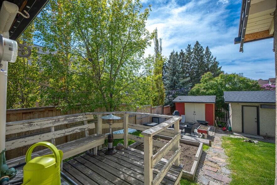 More Photos Of 313 Ross Av, Cochrane Medical For Sale