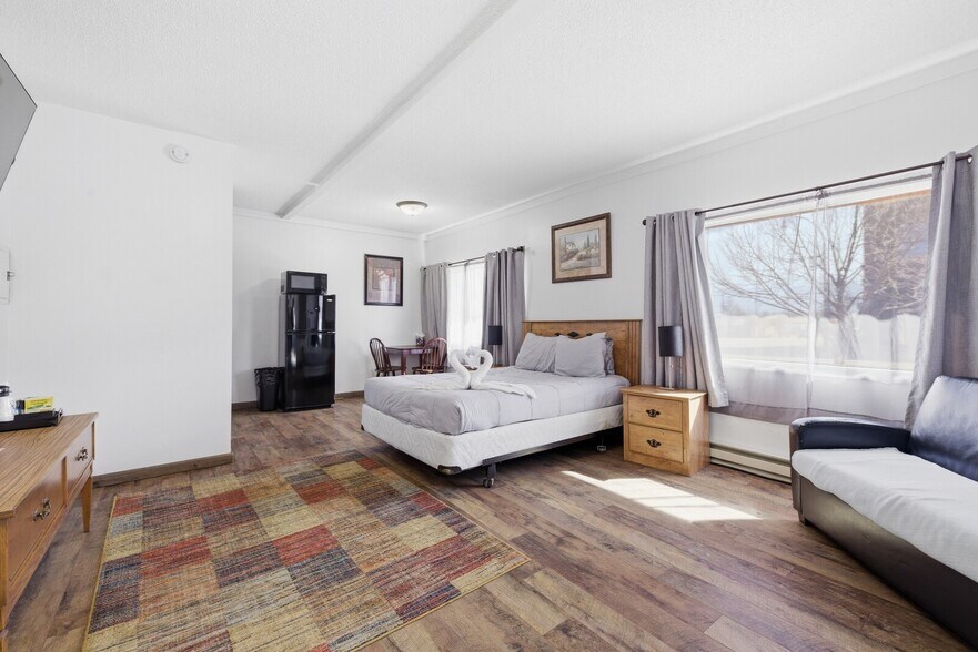 More Photos Of 201 S 4th St, Glenrock Storefront For Sale