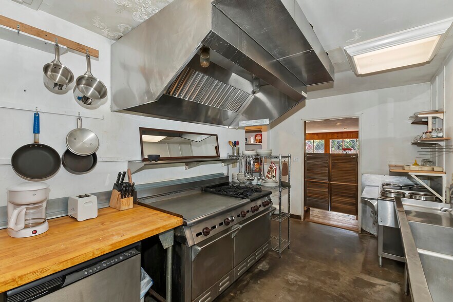 More Photos Of 39167 Rim of the world Dr, Fawnskin Restaurant For Sale