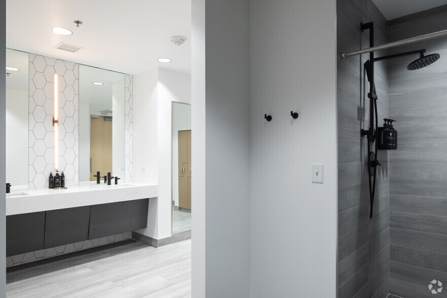 More Photos Of 6380 S Fiddlers Green Cir, Greenwood Village Office For Lease