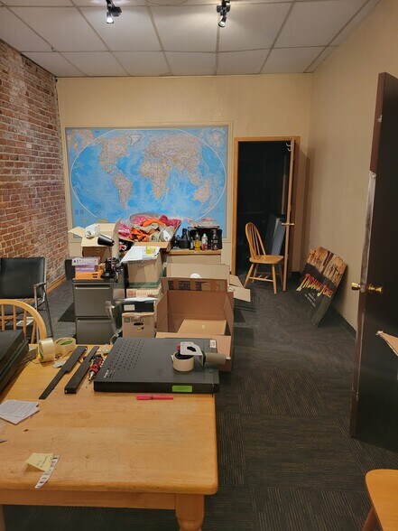 More Photos Of 909 6th St, Clarkston Storefront Retail Office For Lease