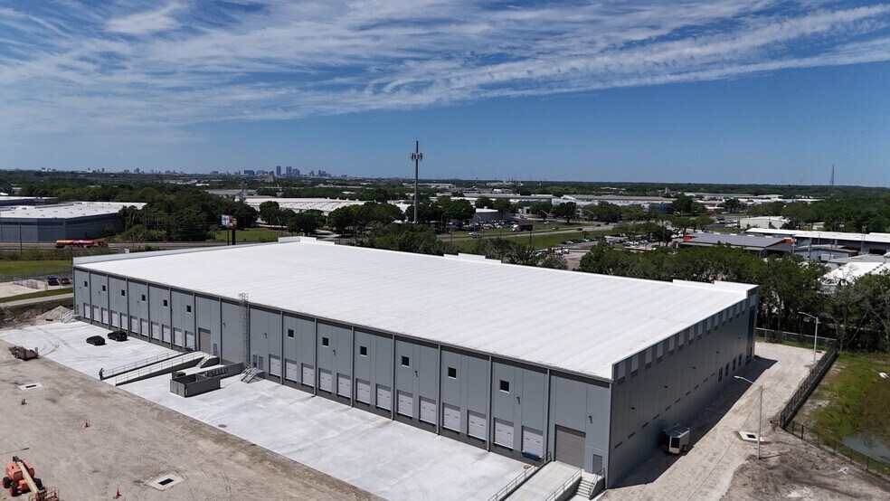 More Photos Of 1211 Old Hopewell Rd, Tampa Warehouse For Lease