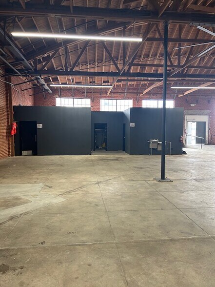 More Photos Of 615 S Anderson St, Los Angeles Manufacturing For Lease