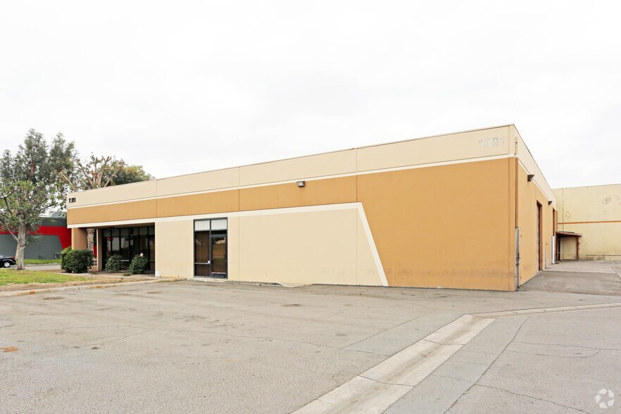 More Photos Of 1381 N Kraemer Blvd, Anaheim Warehouse For Lease