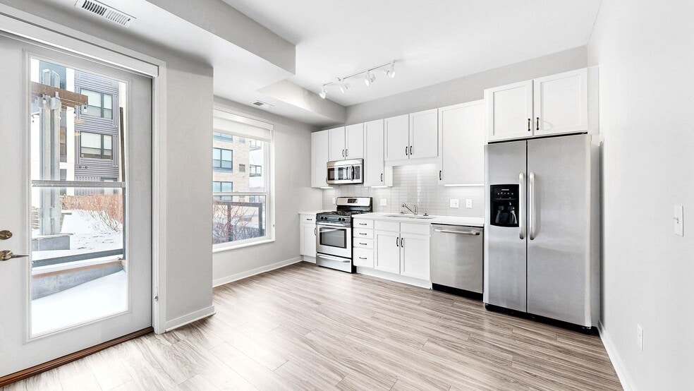 More Photos Of 1700 Plymouth Rd, Minnetonka Apartments For Lease