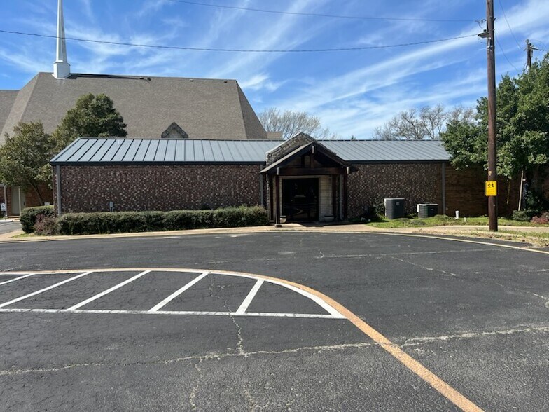 Primary Photo Of 100 S Old Indian Trl, Tool Specialty For Lease