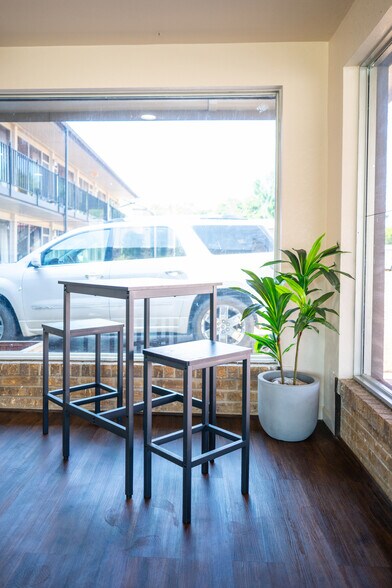 More Photos Of 100 W Wilson St, Valliant Hotel For Sale