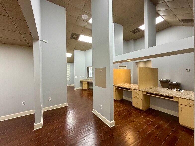 More Photos Of 4915 Ehrlich Rd, Tampa Medical For Sale