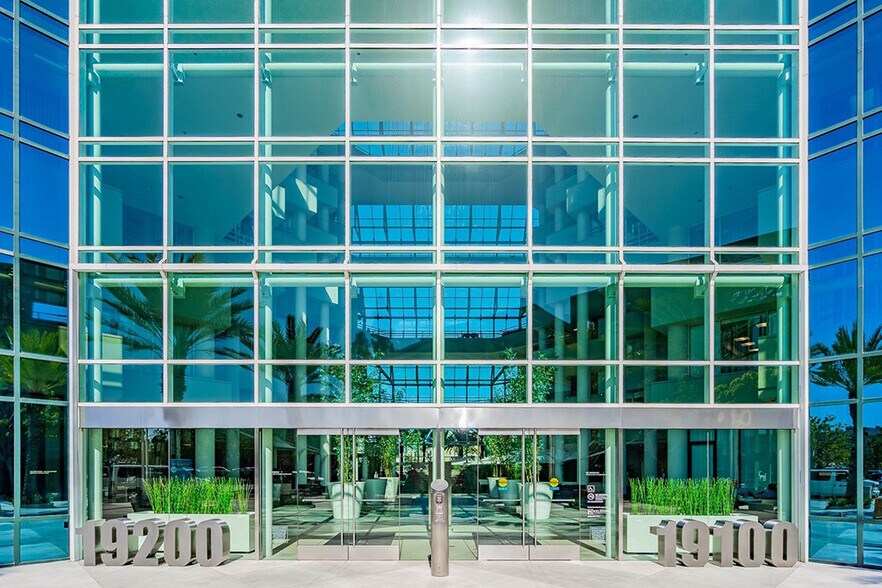 More Photos Of 19200 Von Karman Ave, Irvine Coworking Space