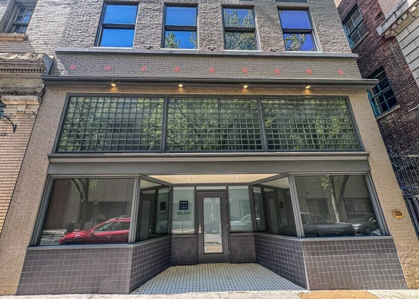 Primary Photo Of 209 1st St SW, Roanoke Apartments For Sale