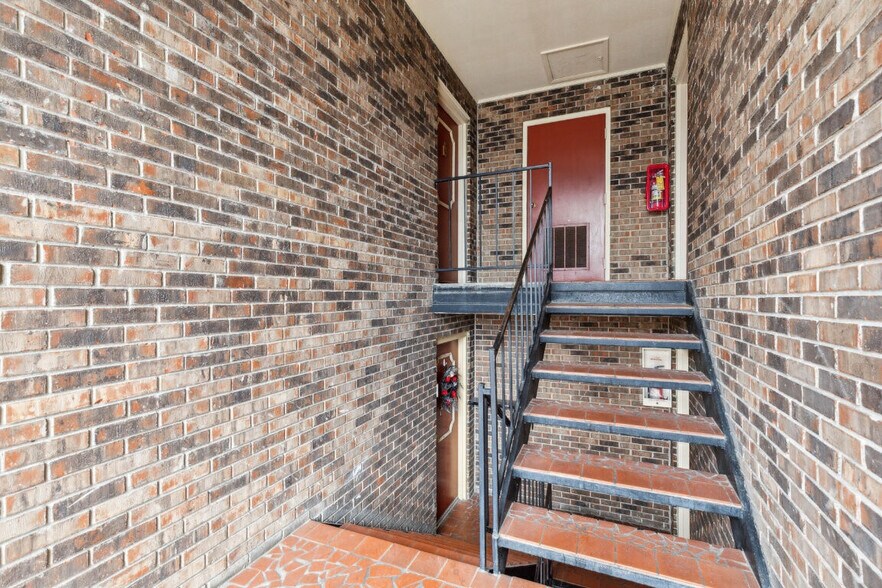 More Photos Of 300 W Midvale Ave, Chattanooga Apartments For Sale