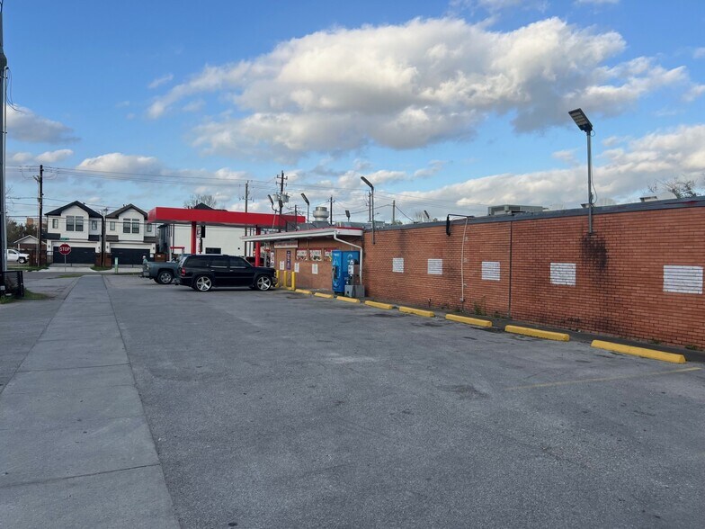 More Photos Of 5202 Canal St, Houston Freestanding For Sale