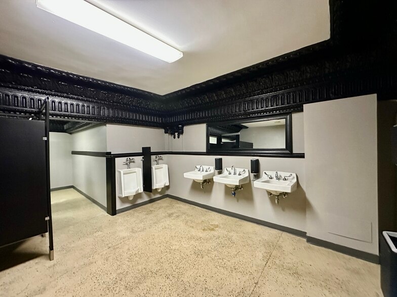 More Photos Of 832 Gallia St, Portsmouth Theater Concert Hall For Sale