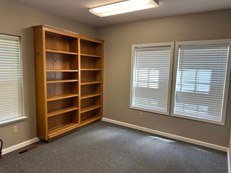 More Photos Of 10 Governors Ln, Chico Medical For Sale