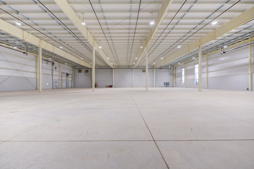 More Photos Of 71 Folsetter Dr, Paris Industrial For Lease
