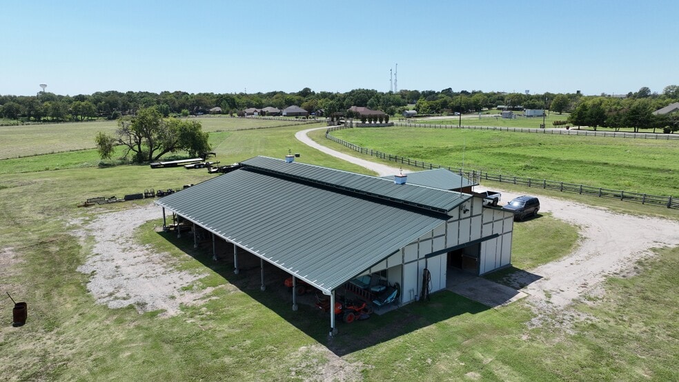 More Photos Of 1253 N Hill St, Van Alstyne Light Distribution For Sale