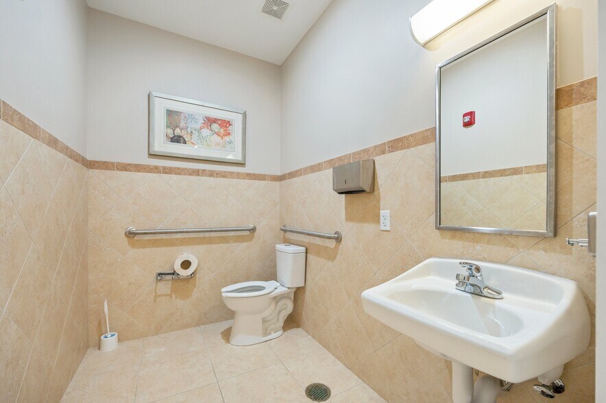 More Photos Of 3201 Heritage Plantation Blvd, Laurel Hill Office For Sale