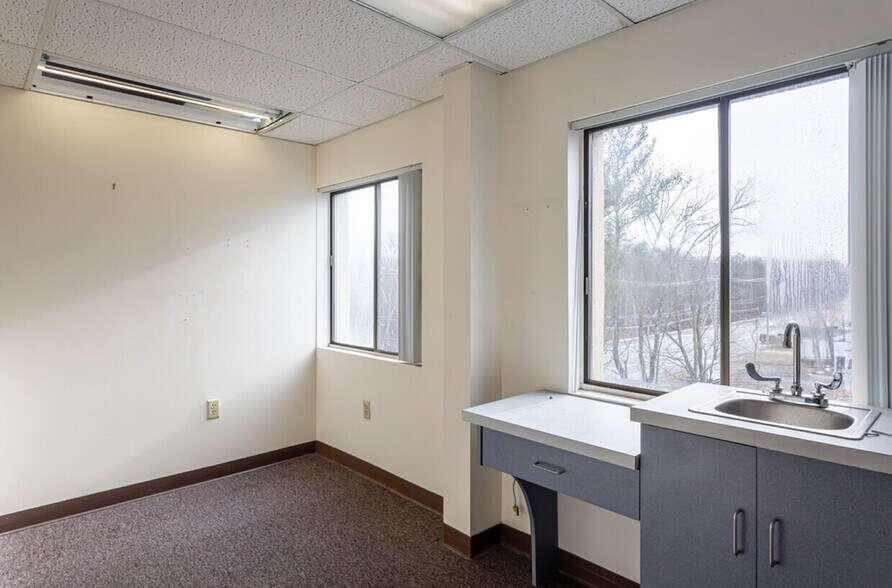 More Photos Of 1221 Main St, Weymouth Medical For Lease