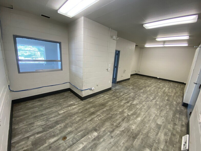 More Photos Of 1919 Plantation Rd, Roanoke Truck Terminal For Lease