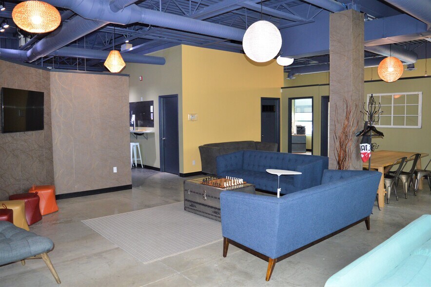 More Photos Of 150 Chippewa Rd, Sherwood Park Flex For Sale