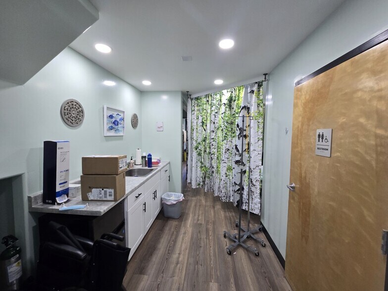 More Photos Of 999 Division St, Prescott Medical For Sale