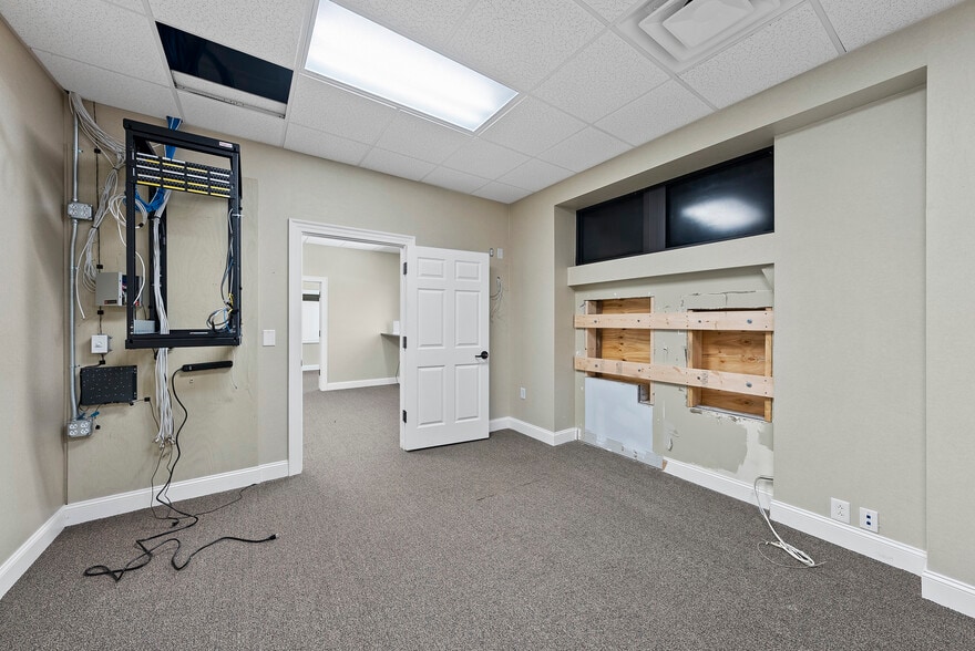 More Photos Of 701 Mutual Ct, Raleigh Office For Sale