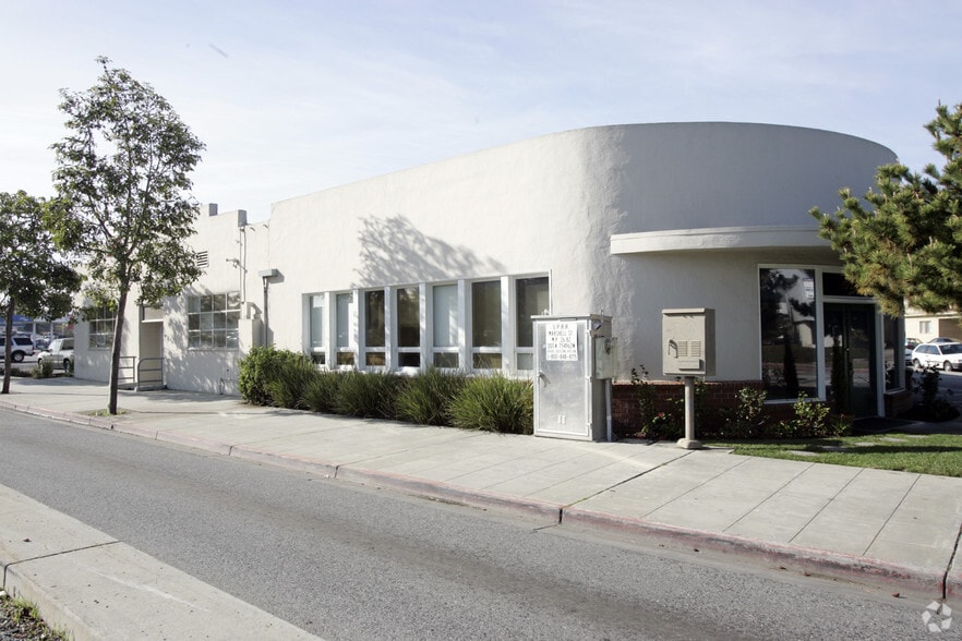 More Photos Of 1023 Chestnut St, Redwood City Research And Development For Sale