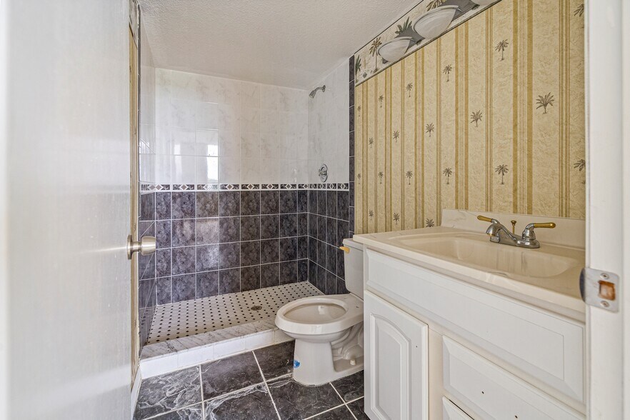 More Photos Of 2424 W Tampa Bay Blvd, Tampa Multifamily For Sale