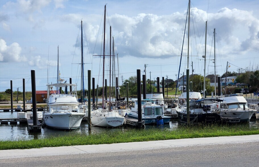 More Photos Of 101 S Commerce St, Port Lavaca Hotel For Sale