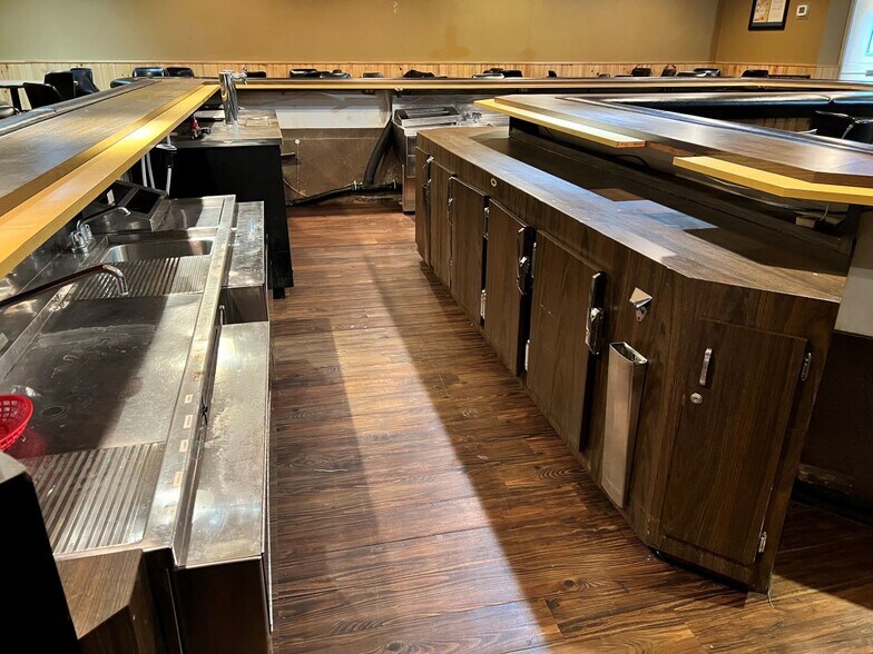 More Photos Of 325 Broad St, Menasha Restaurant For Sale