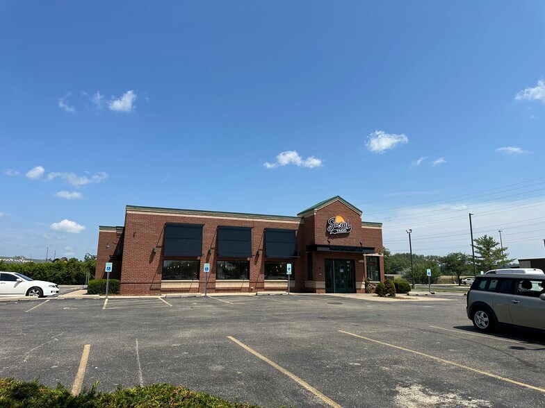 More Photos Of 900 Riverside Dr, East Peoria Restaurant For Sale