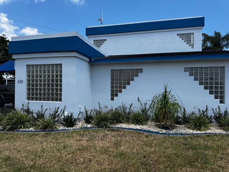 More Photos Of 6151 Pembroke Rd, Hollywood Freestanding For Lease