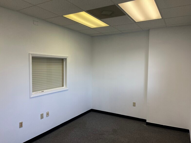 More Photos Of 128 Overhill Dr, Mooresville Light Distribution For Lease