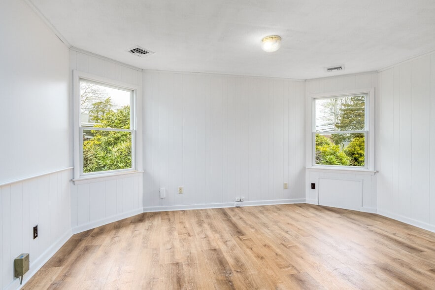 More Photos Of 320 Gifford St, Falmouth Office For Sale