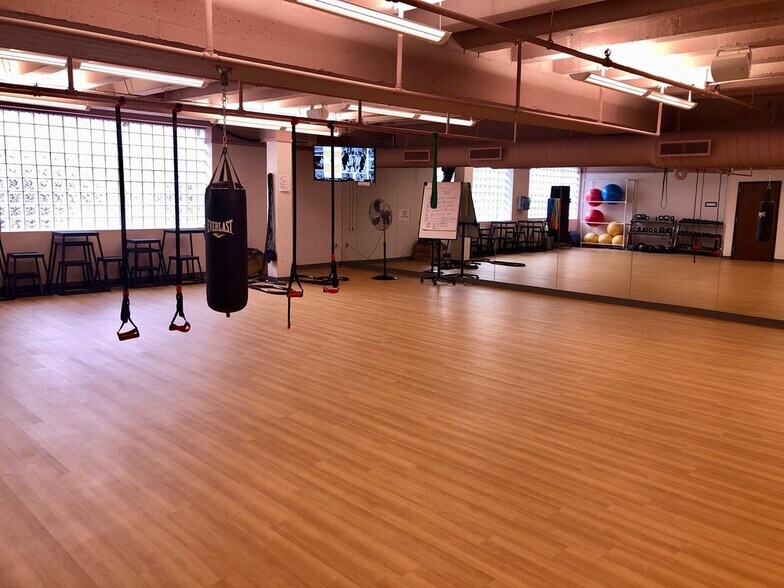 More Photos Of 537 E Pete Rose Way, Cincinnati Office For Lease