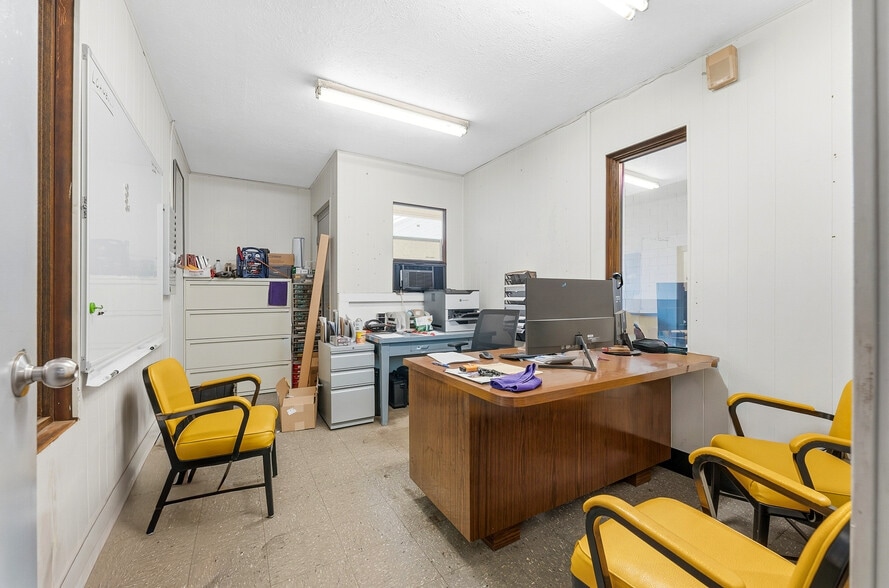 More Photos Of 1229 Country Club Rd, Fairmont Auto Dealership For Sale