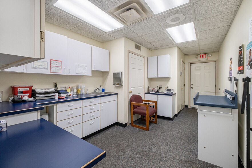 More Photos Of 1063 W Hill Rd, Flint Medical For Sale